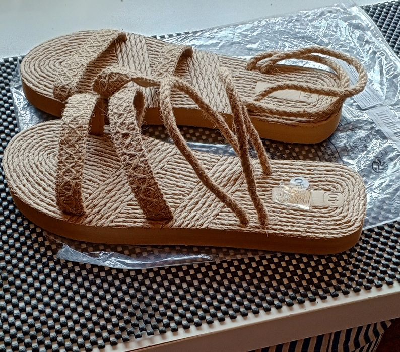 Sandalias novas 38-39