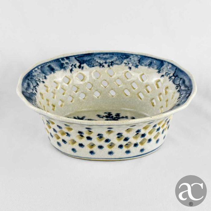 Cesta / Taça / Fruteiro vazada em porcelana da China