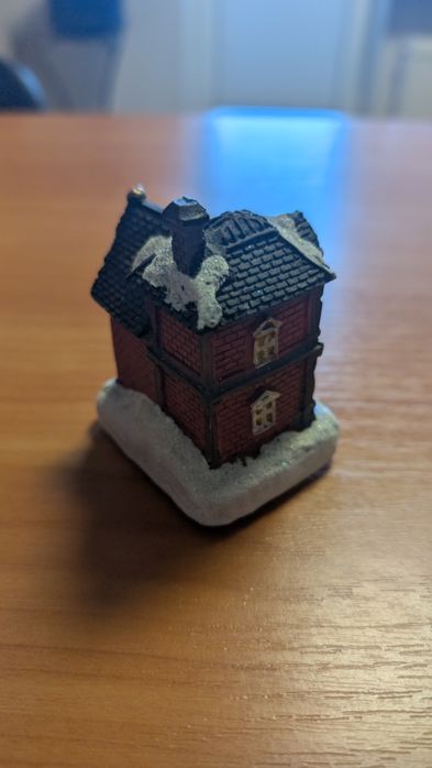 Статуетка будиночок з підсвічуванням