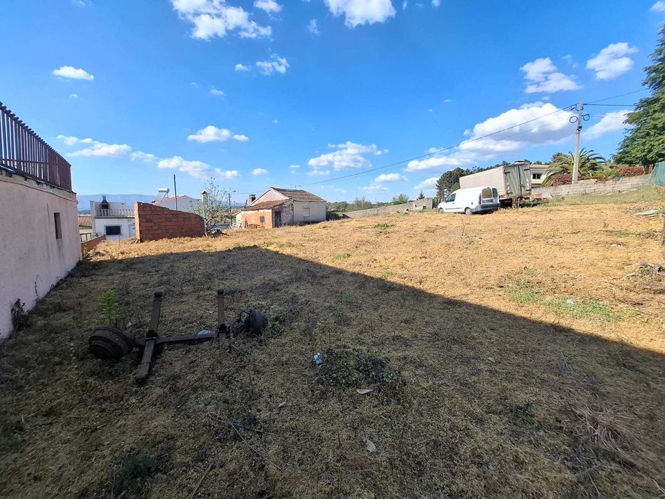 Terreno com moradia T2 para restauro em Fonteita - Vila Real. 884m2