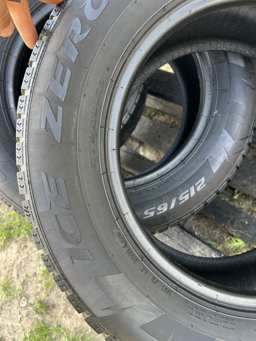 215 65 r16 Pirelli Winter Ice Zero