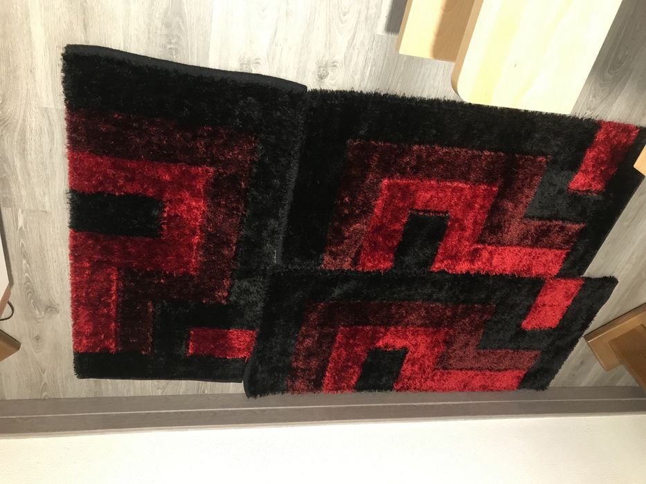 Vendo conjunto de tapetes com 2 almofadas iguais