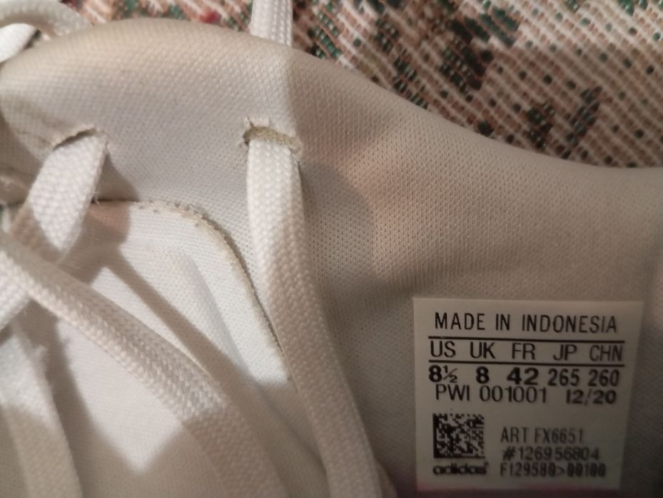 Кроссовки Адидас унисекс  в отличном состоянии