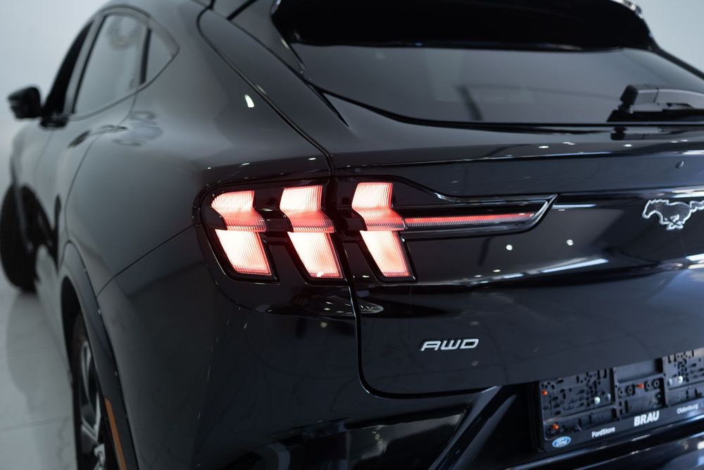 Ford Mustang Mach-E Standard AWD