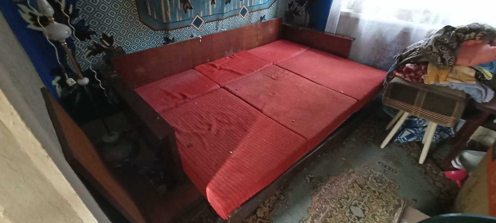 Диван и тумбочки. Б.у.