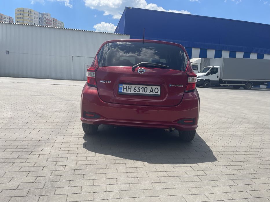Продам Nissan Note гібрид 10500y.e.