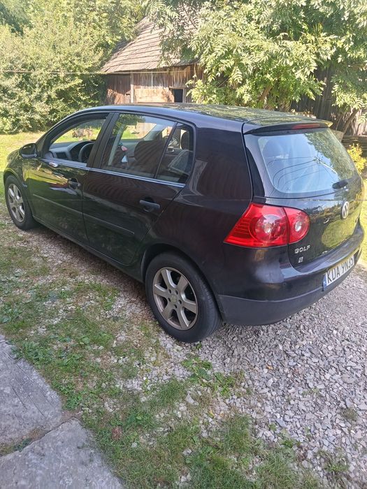 Sprzedam golfa 5 1.9 TDI ogłoszenie ważne do piątku .
