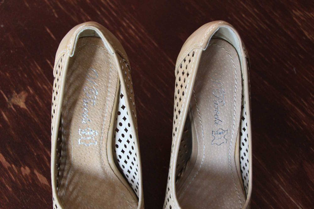 Beżowe buty na obcasie, r. 35
