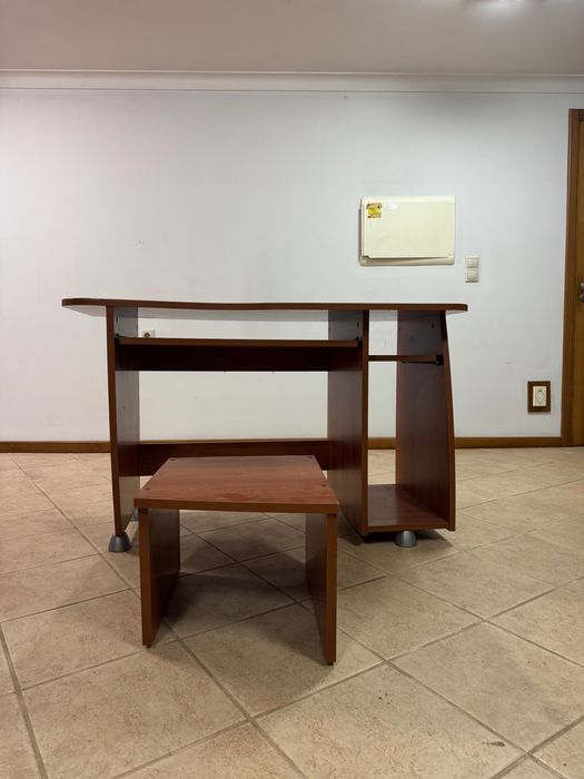 Secretária escritório (1,20m x 75cm x 69cm)