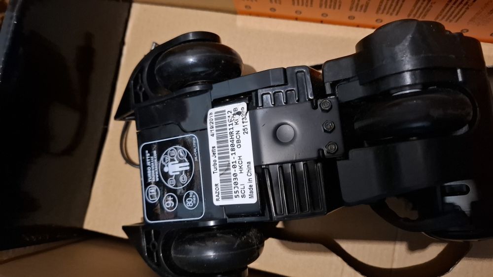 Elektryczne wrotki Razor super jetts 9+, do 80kg