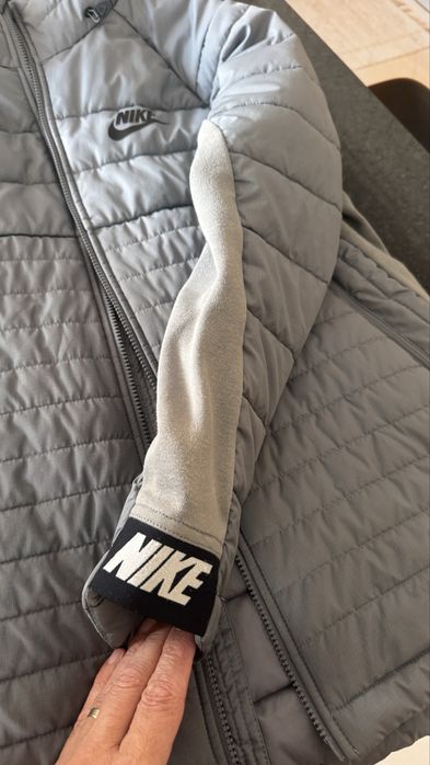 Casaco Nike L acolchoado cinza com capuz