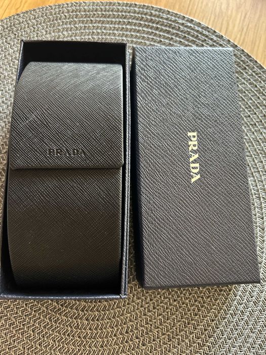 Солнцезащитные очки prada
