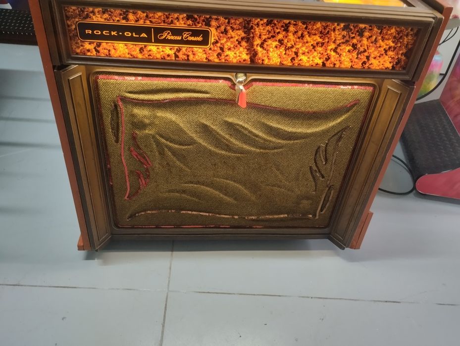 Fully Functional Vinyl Record Jukebox507210684160419847