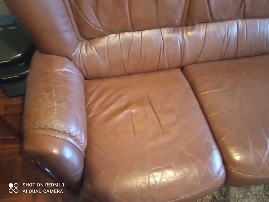 Sofa cama em pele usado 25 euros para desocupar