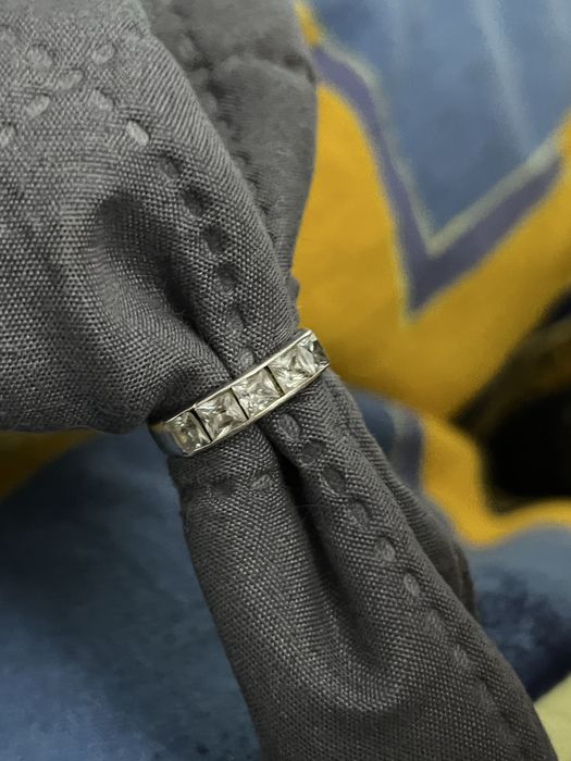 Srebrny pierścionek obrączka z cyrkoniami