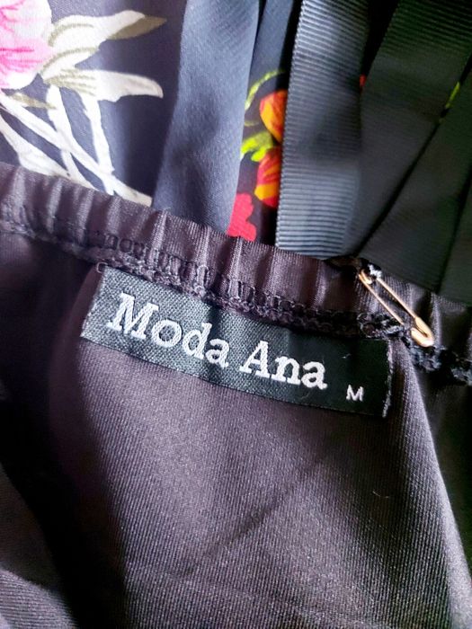 Vestido preto e floral Moda Ana - NOVO