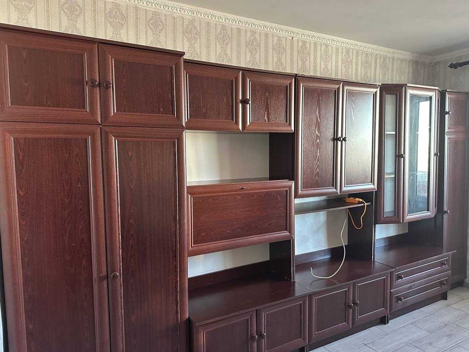 Стенка в гостиную / большой шкаф-комплект (4 м) – хорошее состояние