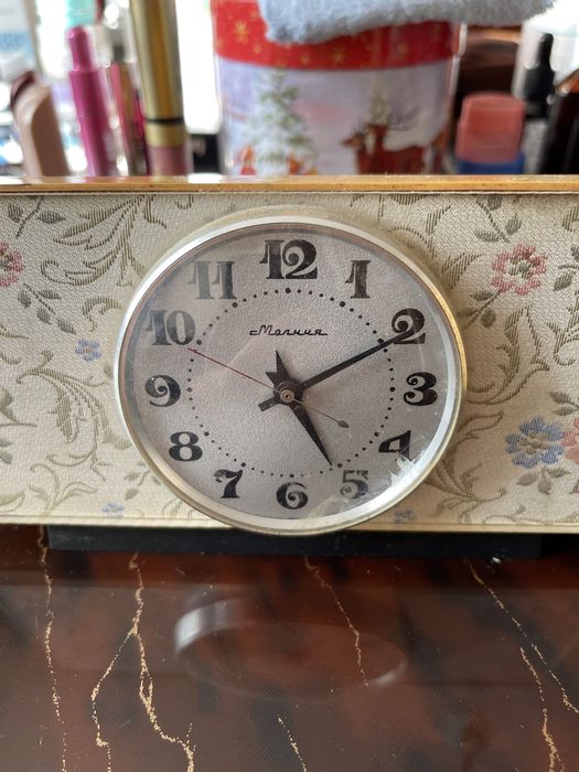 Продам настольные часы СССР молния,маяк,витязь