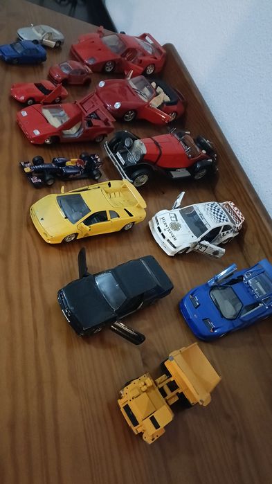 Miniaturas à escala (Burago, Maisto,etc)