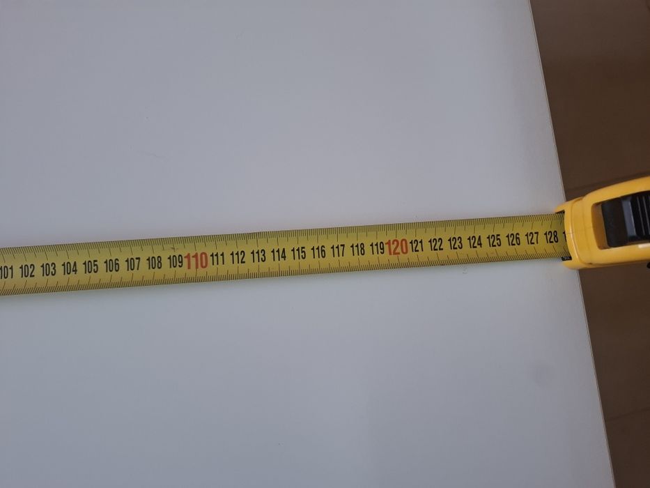 Vendo secretária para criança usada com ligeiro desgaste.