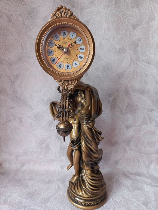 Настільний декоративний годинник