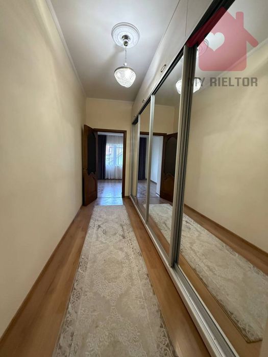 Продаж трикімнатної квартири по вул. Гвардійська