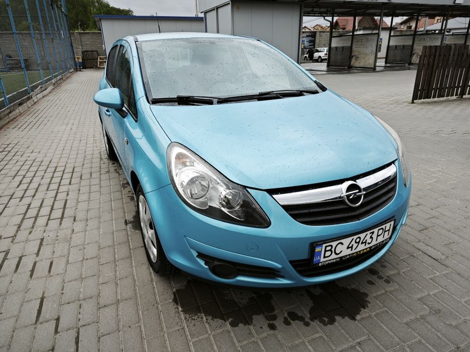 Продам Opel Corsa D 2010 року , 1.4 бензин в гарному стані,автомат , гідротрансформатор,  Продаж Опель Корса  Д