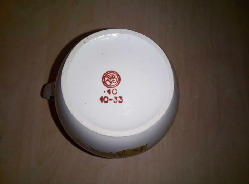 Фарфоровий кувшин с птицами