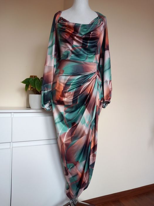 długa sukienka z marszczeniami 44/46 nowa