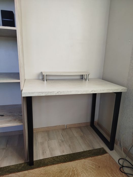 Комп'ютерний стіл 60*100см.