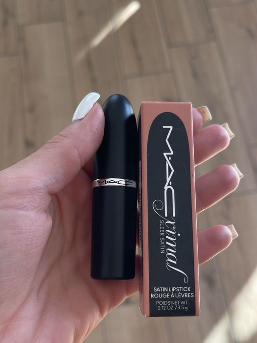 Помада MAC fleshpot