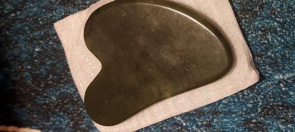 Loreal kamień gua sha