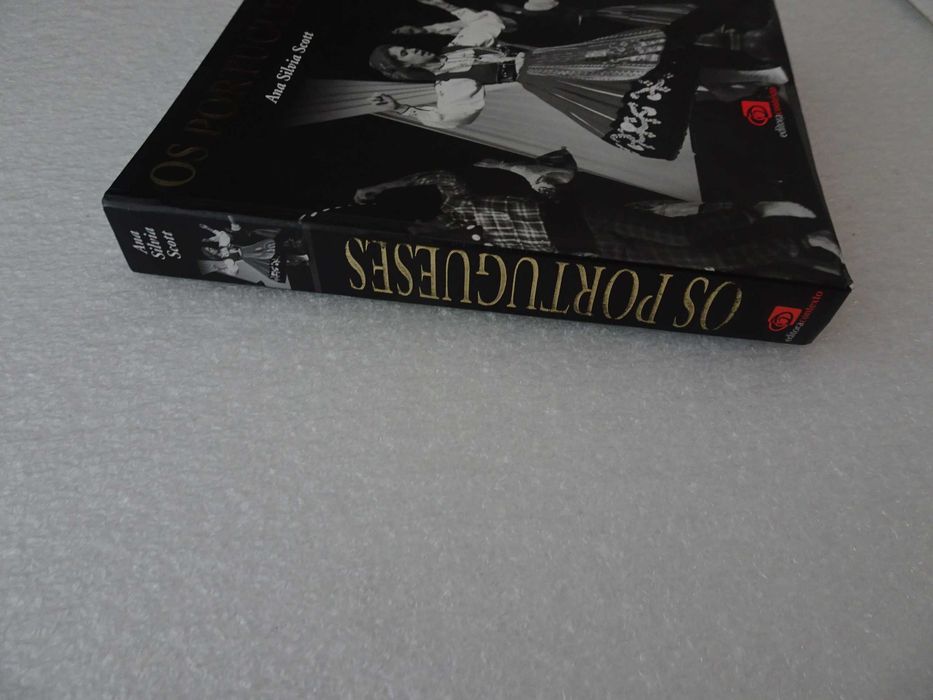 Livro Os Portugueses Ana Sílvia Scott