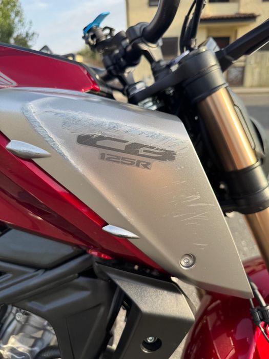 Honda CB125R 2022. Apenas 988km
