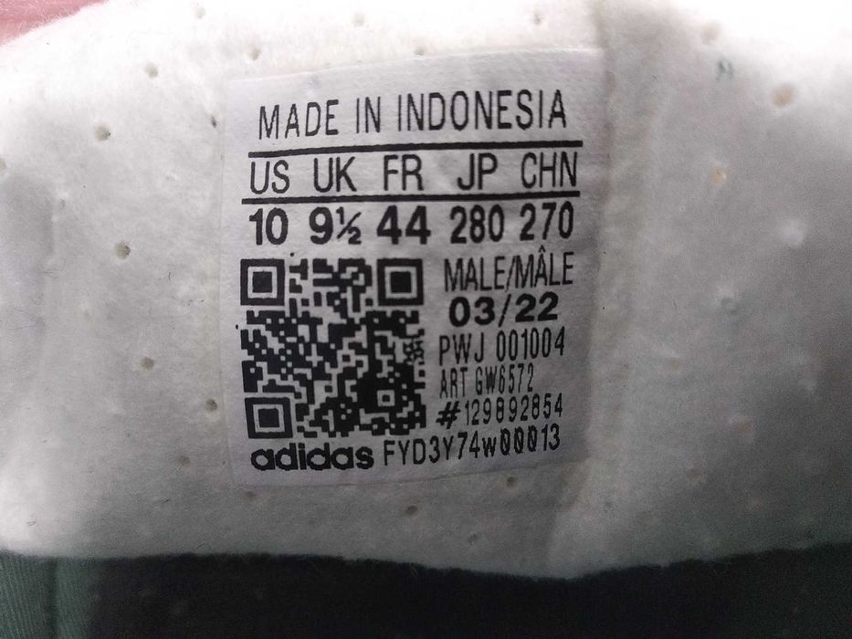 Кросівки Adidas Retropy E5. Розмір 44