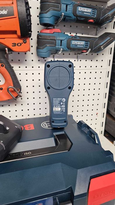 Wykrywacz uniwersalny Bosch D-tect 120 + 1x2ah + walizka