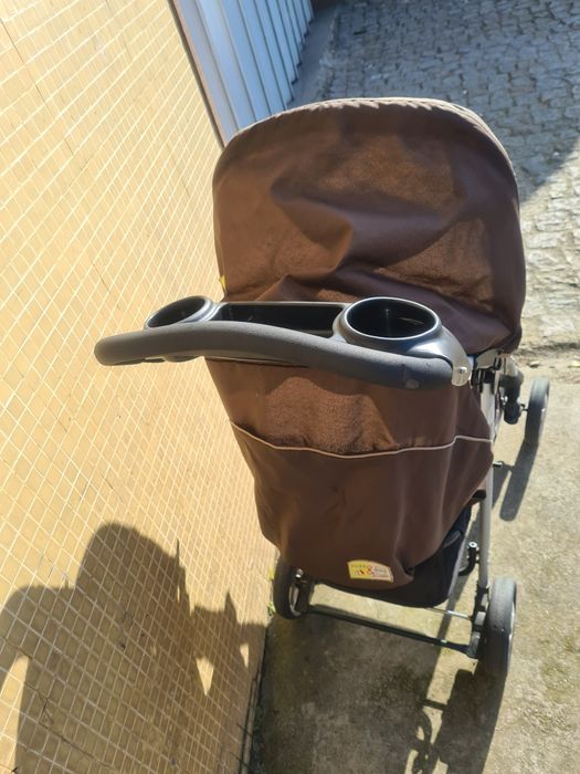 Carrinho de bebé com ovo
