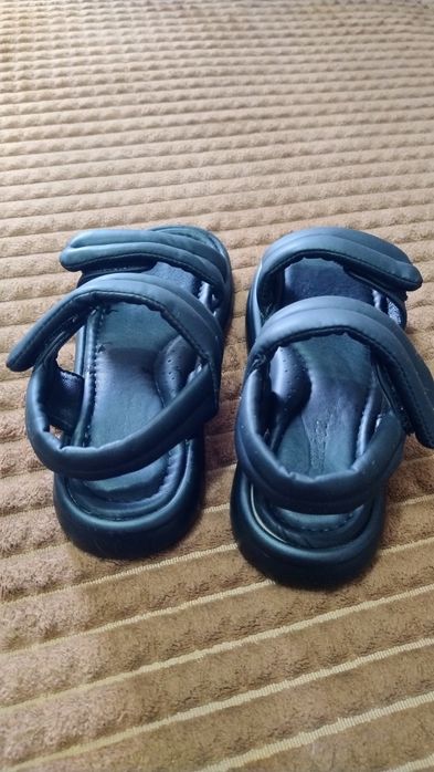 Босоніжки розмір 33, стелька 20 см.