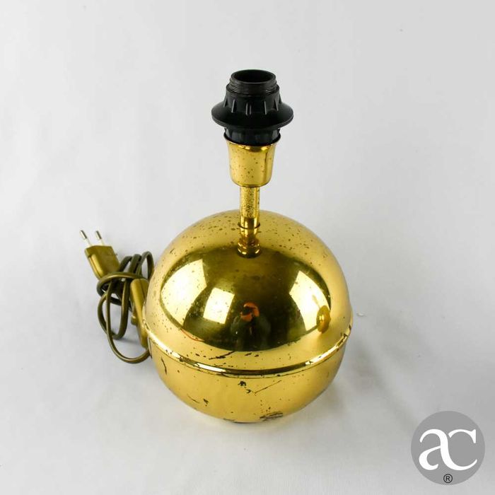 Par de candeeiros de mesa bojudos em metal dourado