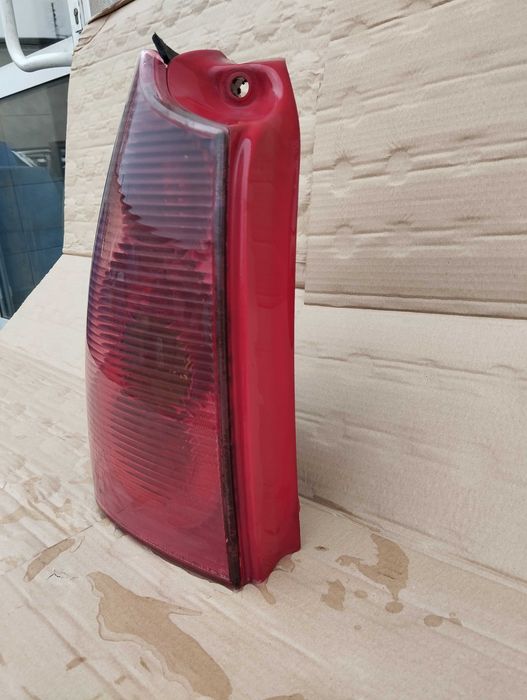 Peugeot 307 SW kombi 2.0HDi 2004 r.Lampa tylna lewa.