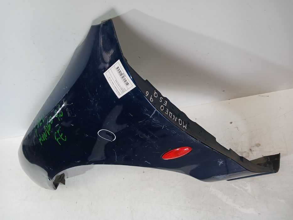 Guarda-lamas esquerdo FORD Mondeo II (BAP)