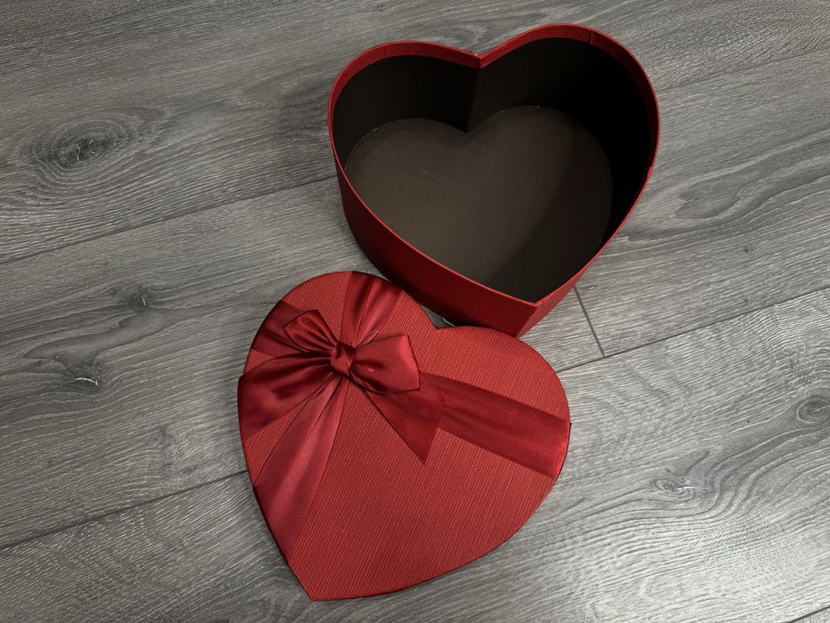 Подарункова коробка