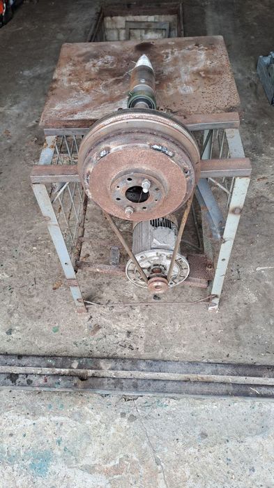 Дровокол винтовий