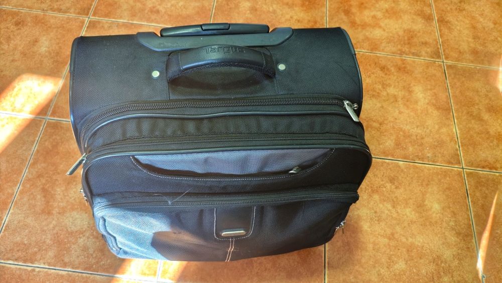 Trolley executivo64738493759233120