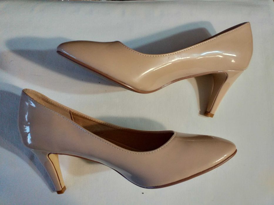 Avon Beżowe Szpilki Lakierowane Czółenka rozm. 39, NOWE!