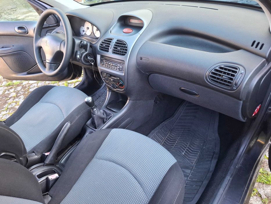 Peugeot 206 1.1 Gasolina ( 5 Portas ) Versão Loock Apenas 136 Mil Kms