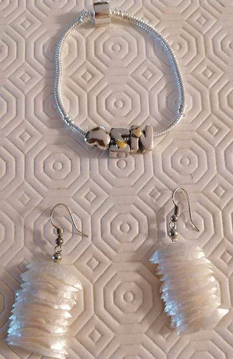 Brincos e pulseira, o lote todo por 10€