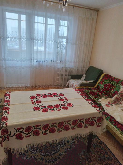 Вишита  скатерть