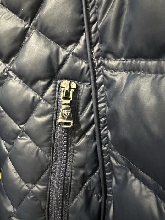 Kurtka puchowa Guess granatowa L