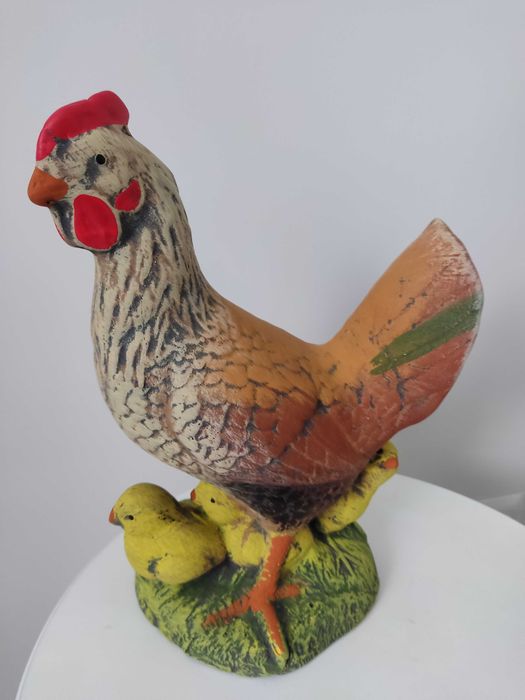 Kura figurka gipsowa duża